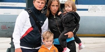 Ünlü futbolcu Andrey Arshavin’in eşi Alisa uçaktan atıldı!