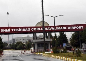 Pilot, apronda sigara içen yolcunun uçuşunu iptal ettirdi!