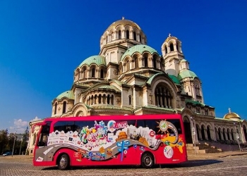 ‘Gençlik Otobüsü’ dünyayı gezecek 40 gencin peşinde!