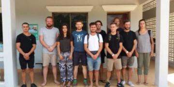Kamboçya’da havuz partisi yapan 10 turist tutuklandı!