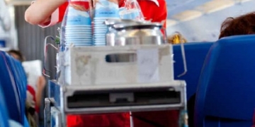 Kabin memurundan şok sözler: Uçaklarda sakın çay, kahve içmeyin!