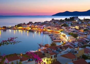 Yunanlı bakan Kountoura: Türkiye turizm savaşına geri döndü!