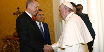 Cumhurbaşkanı Erdoğan Vatikan’da Papa Franciscus ile görüştü!