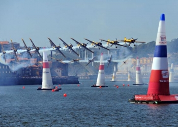 Michael Goulian, Dubai Air Race'de sürpriz yaptı! 8 Michael Goulian, Dubai Air Race’de sürpriz yaptı!