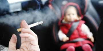 Yunanistan’da çocuklu arabada sigara içene büyük ceza geliyor!