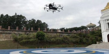 Çin’de sürücüsüz araçla tarihi uçuş gerçekleşti!