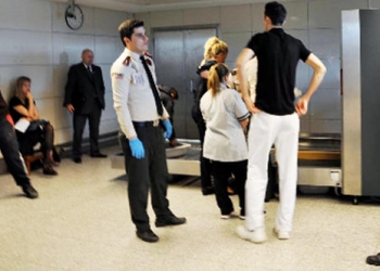 İngilizler havalimanlarindaki kuyrugu azaltmak