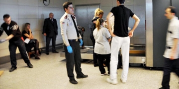 İngilizler havalimanlarindaki kuyrugu azaltmak