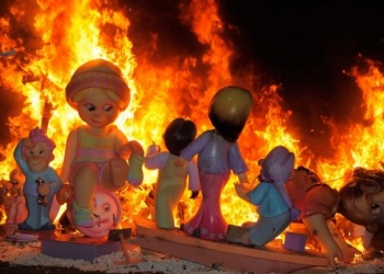 İspanya’nın yanan dev kuklaları: Las Fallas Festivali