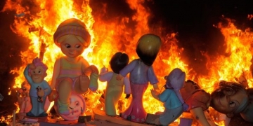 İspanya’nın yanan dev kuklaları: Las Fallas Festivali