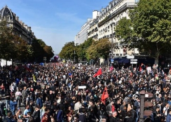 Fransa’daki genel grev uçakları da vurdu!