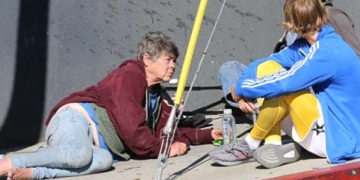 Justin Bİeber Los angeles evsizlerle sohbet etti