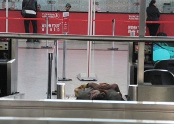 Havalimanında kalan Mehmet Şanlı’ya yardım yağıyor!