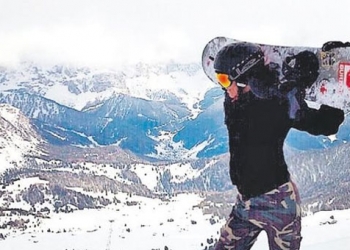 Sosyetik güzel Eda Taspınar İtalyada kayak keyfi yapti