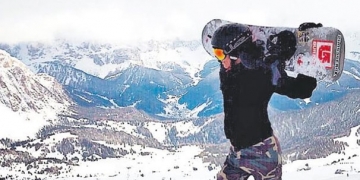 Sosyetik güzel Eda Taspınar İtalyada kayak keyfi yapti