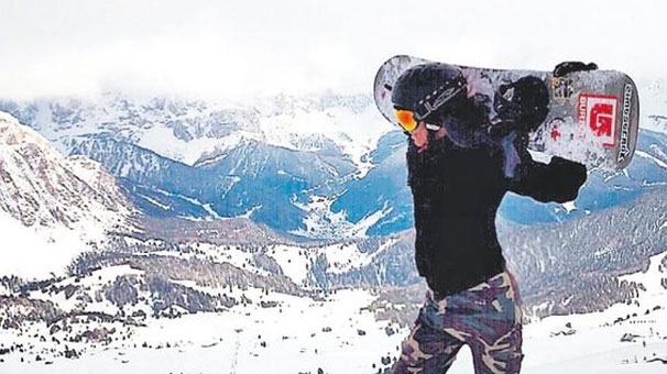 Sosyetik güzel Eda Taspınar İtalyada kayak keyfi yapti