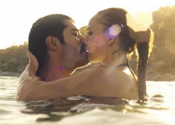 Burak Özçivit ve Fahriye Evcen Afrika turunda yorgunluk atıyor