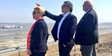 Alman Buyukelci Erdmann, 3. Havalimani hayran kaldi