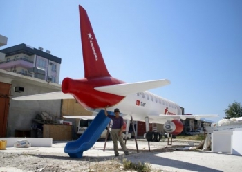 Antalya’da çocuklara özel kaykay uçak!