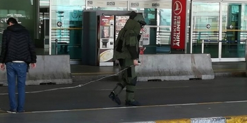 Atatürk Havalimanı’ndaki şüpheli paket fünye ile patlatıldı!