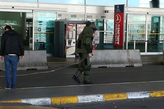 Ataturk Havalimanindaki supheli paket patlatıldi 564x400 1