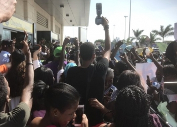 Tolgahan Sayısman Angolada izdiham yaratti