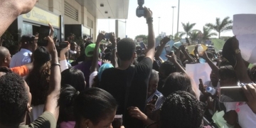 Tolgahan Sayısman Angolada izdiham yaratti