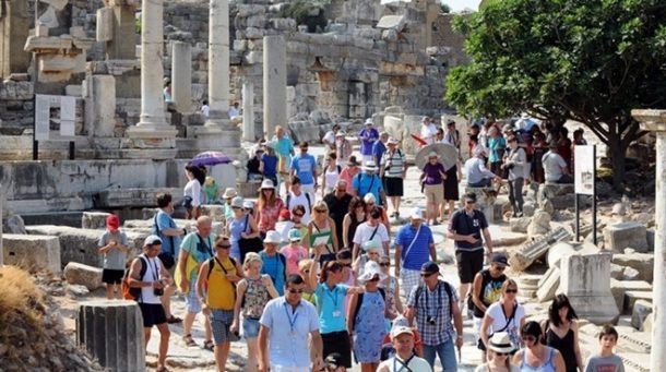 Türkiye'yi ziyaret eden turist sayısı yüzde 32 arttı