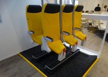 Uçakta devrime az kaldı.. Ayakta yolcu alınacak!