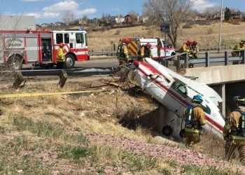 ABD’de uçak acil iniş için otoyolu seçti !