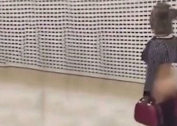 Havalimanında iç çamaşırıyla gezen kadın alarmı!