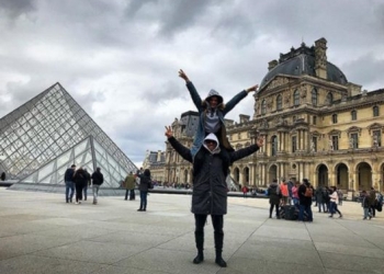 İbrahim Çelikkol ve eşi Paris’te tatilde!