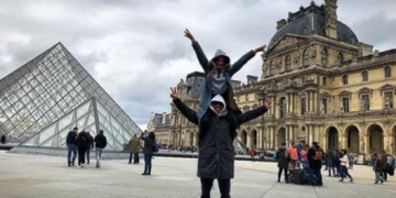 İbrahim Çelikkol ve eşi Paris’te tatilde!