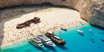 Yunan adaları Zakynthos batık gemi