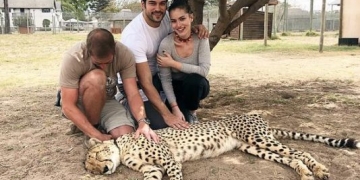 Fahriye Evcen ve Burak Özçivit Afrika tatiline devam ediyor