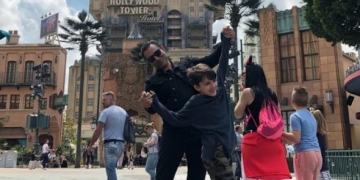 Rafet El Roman ve oğlu Disneyland tatilinde