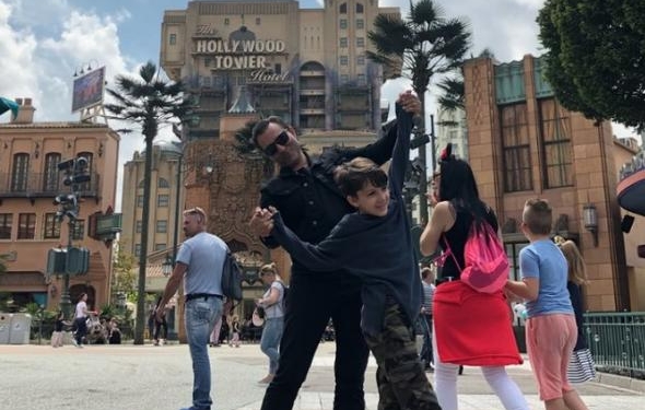 Rafet El Roman ve oğlu Disneyland tatilinde