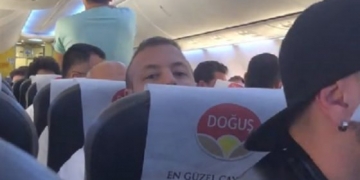 Sarhoş Türk yolcu Pegasus uçağında olay çıkardı!