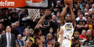NBA’de Warriors’un kupaya uzanmasına bir maç kaldı!