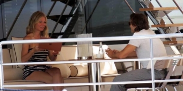 Gwyneth Paltrow ve nişanlısı İtalya plajlarında tatil yapıyor!