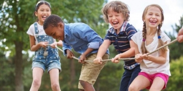 Ailelerin çocukları için yaz tatili tercihi yurt dışı kampları!