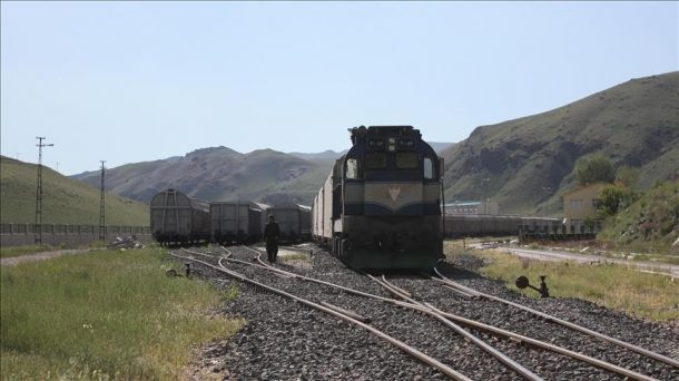 iran turist van tren 610x342