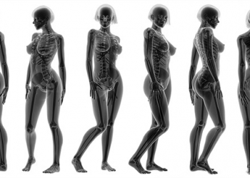 Havalimanında iç çamaşırlarına kaşık takıp kurtuluyorlar!