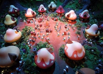 Şirinler Köyü Brüksel’de ziyarete açıldı!