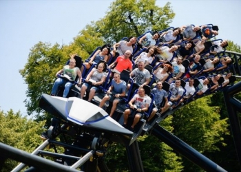 Avrupa’nın en büyük lunapark treni Hyperion ziyaretçilerini büyülüyor