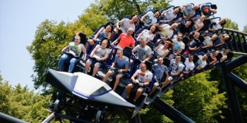 Avrupa’nın en büyük lunapark treni Hyperion ziyaretçilerini büyülüyor