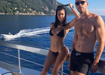 Kardashian ve sevgilisi İtalya plajlarının tadını çıkarıyor