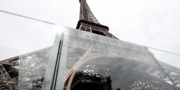 Paris’in simgesi Eyfel Kulesi kurşun geçirmez cam ile çevriliyor!