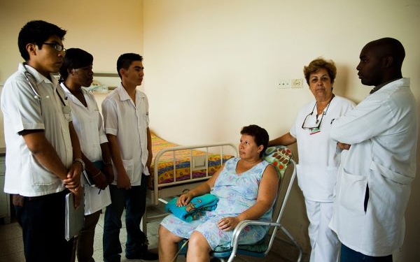 prof dr Gulumser Heper Küba da cogu hastalik yok 1 600x400 1