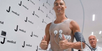 Juventus ile anlaşan Ronaldo, Torino’da sağlık kontrolünden geçti!